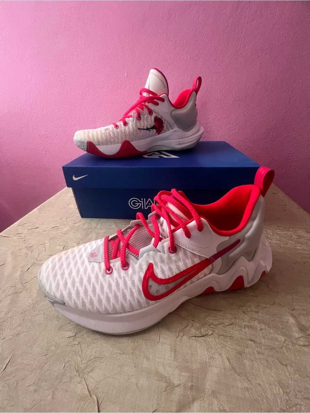 Nike Giannis Immortality 3 White Pink Basketball Shoes Men’s Size 10